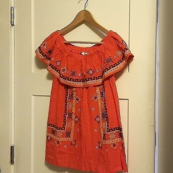 Easel Los Angeles Kylee Embroidered Top Red NWT - Picture 3 of 13